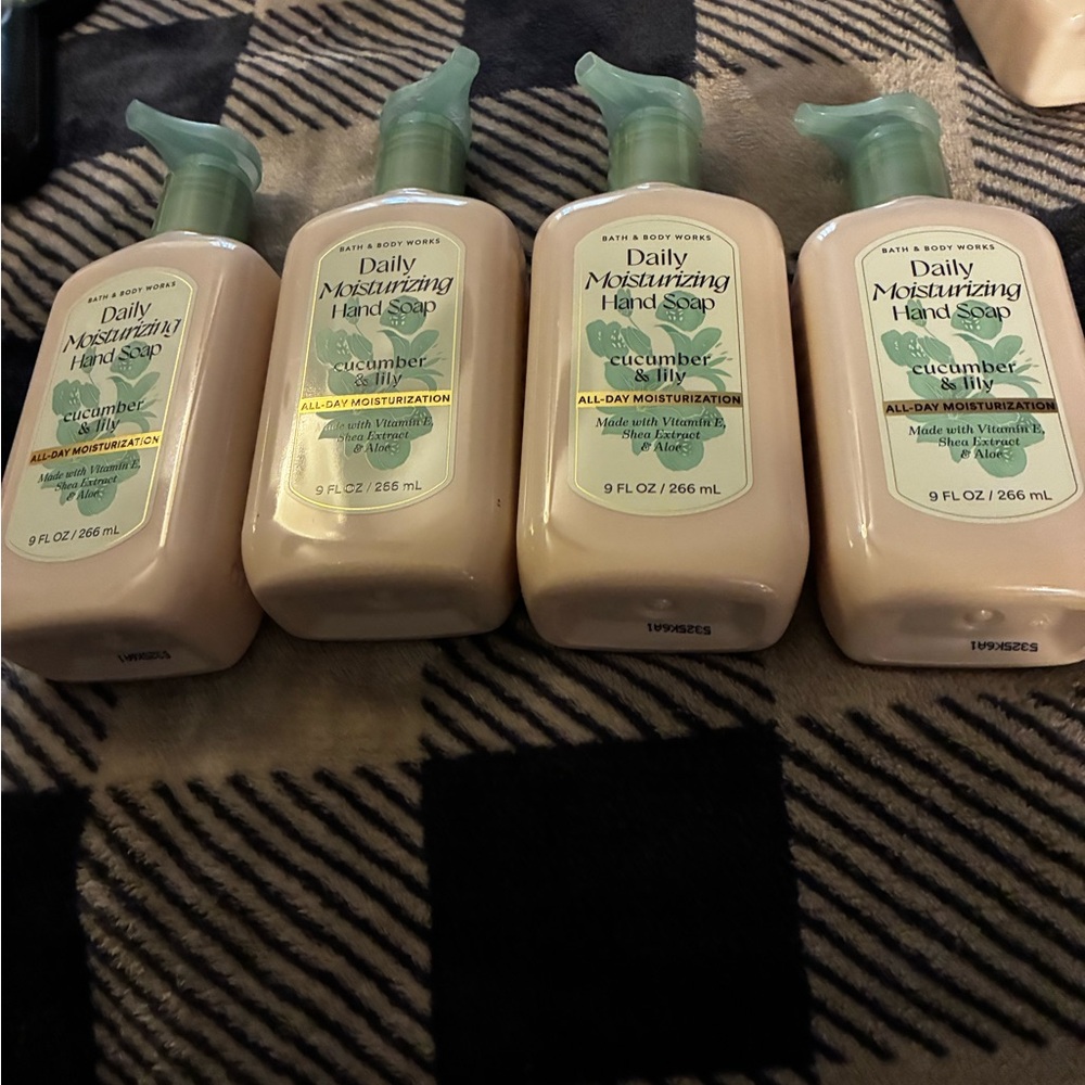 Bath & Body Works Daily Moisturizing Gel Hand Soap - Green Cucumber & Lily (4) - Picture 4 of 5